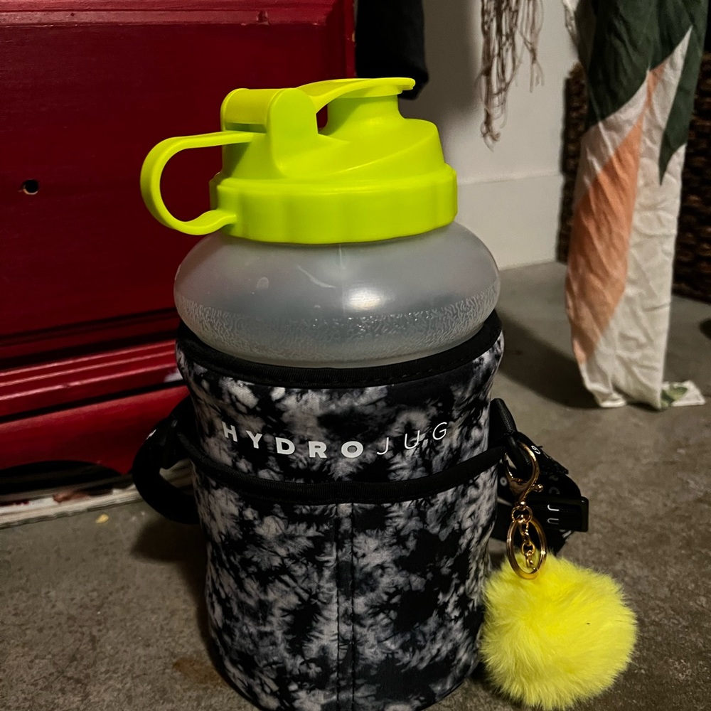 NWOT CLEAR HYDROJUG WITH GREEN LID AND SLEEVE